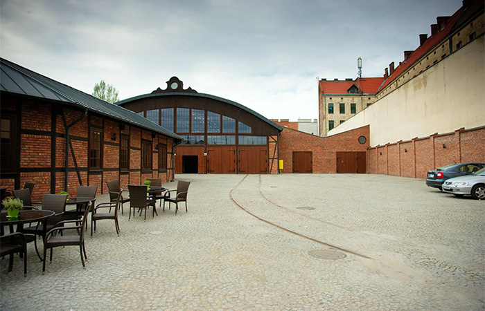 stara zajezdnia krakow by de silva